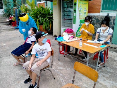 TIỂU HỌC CHÁNH MỸ: TEST NHANH COVID - 19 CHO CÁN BỘ, GIÁO VIÊN NHÂN VIÊN VÀ HỌC SINH