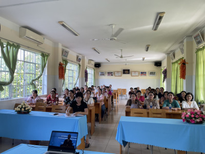 Cán bộ giáo viên,nhân viên tham gia Chương trình Bộ trưởng gặp gỡ nhà giáo, cán bộ quản lý, nhân viên.