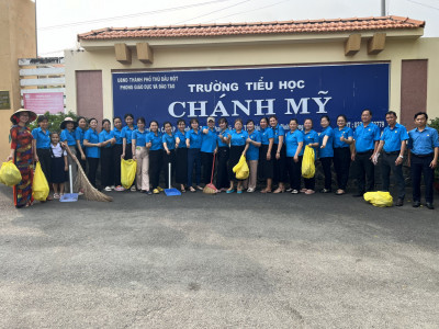 Vệ sinh trường lớp