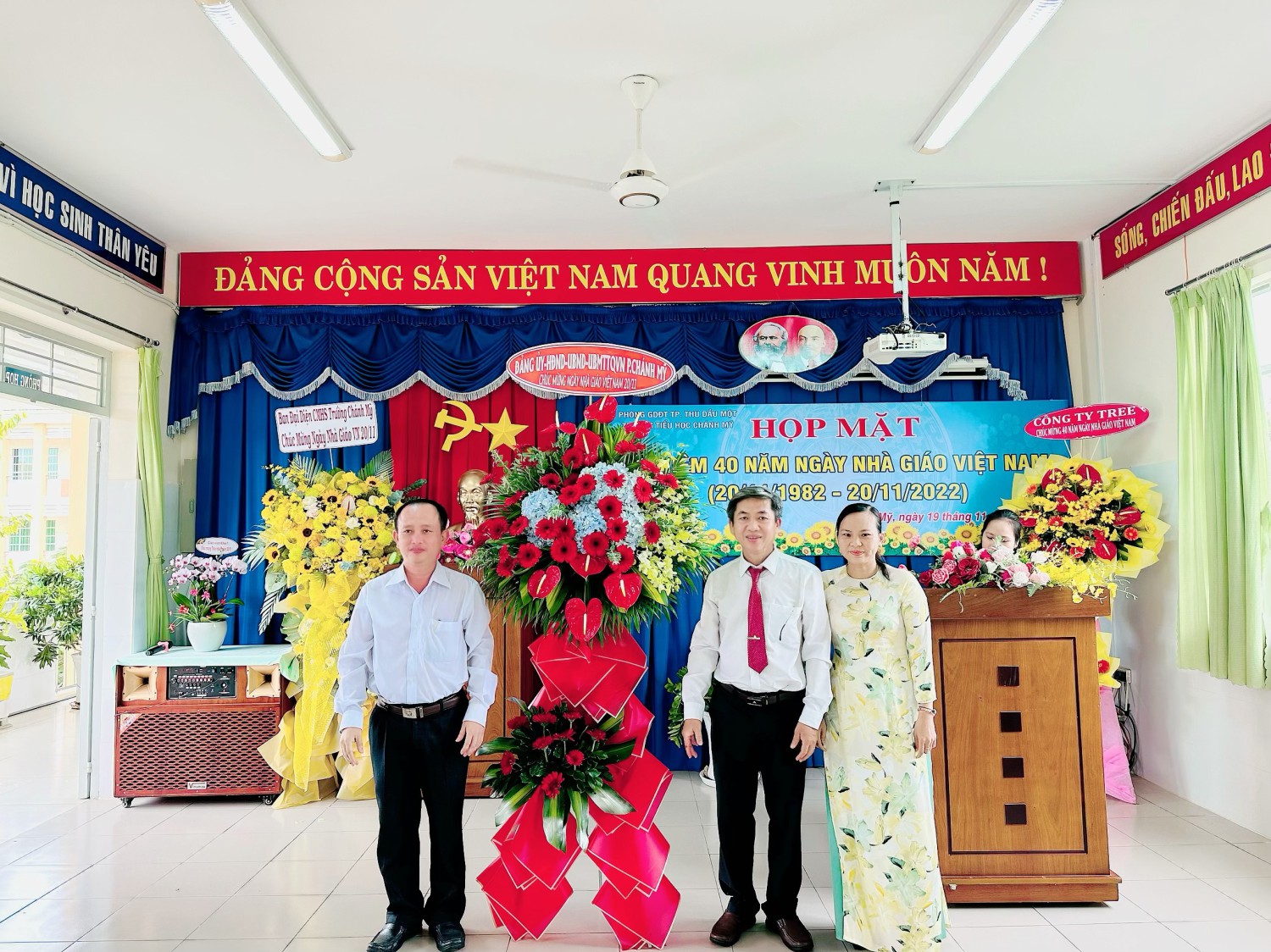 Họp mặt Ngày Nhà Giáo Việt Nam 20.11