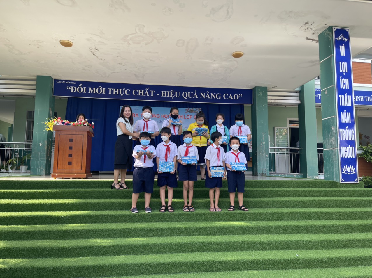 HOC SINH NGHEO 1