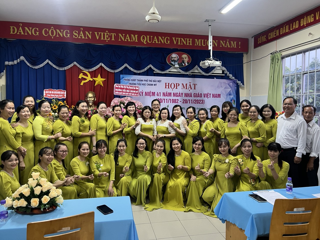 Họp mặt kỷ niệm 41 năm ngày Nhà giáo Việt Nam