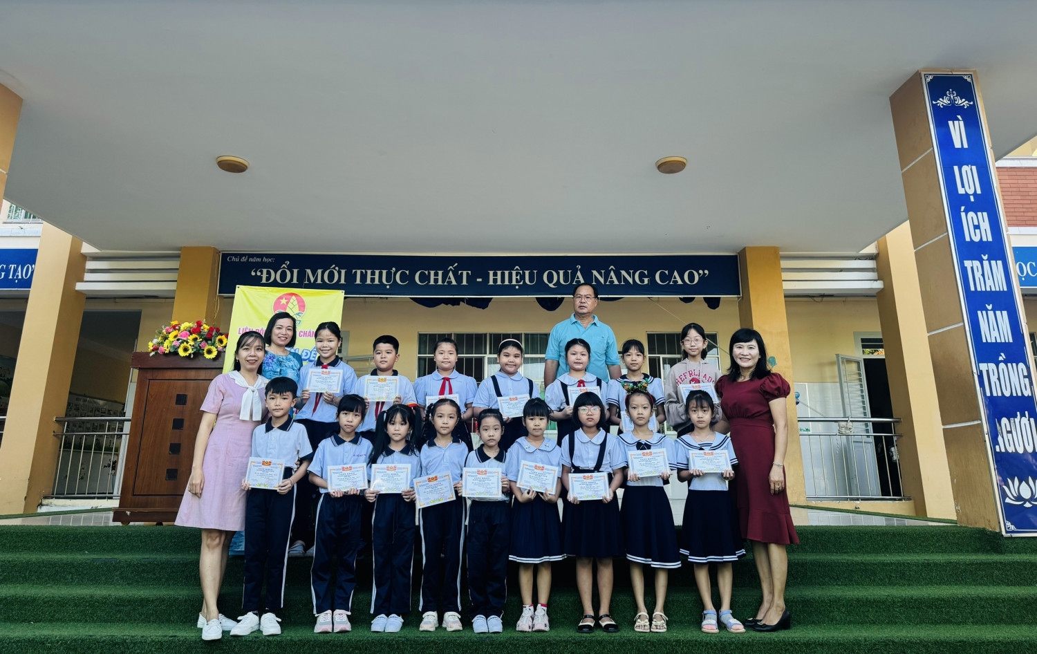 Sinh hoạt dưới cớ đầu tuần 13