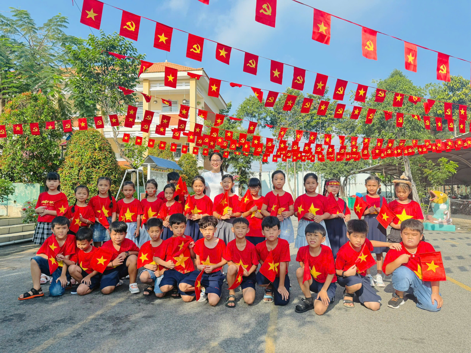 HOẠT ĐỘNG TUẦN 4 - CHÀO MỪNG KỈ NIỆM 50 NĂM GIẢI PHÓNG MIỀM NAM THỐNG NHẤT  ĐẤT NƯỚC 30/04/1975 – 30/04/2025