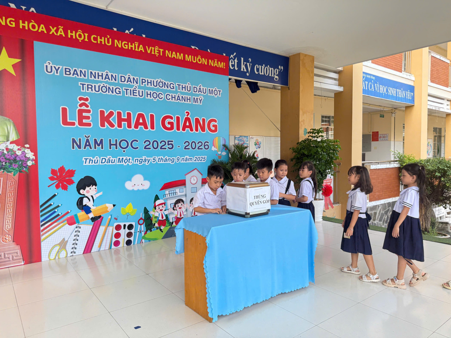 Video Học Sinh Ủng Hộ Đồng Bào Bị Lũ Lụt