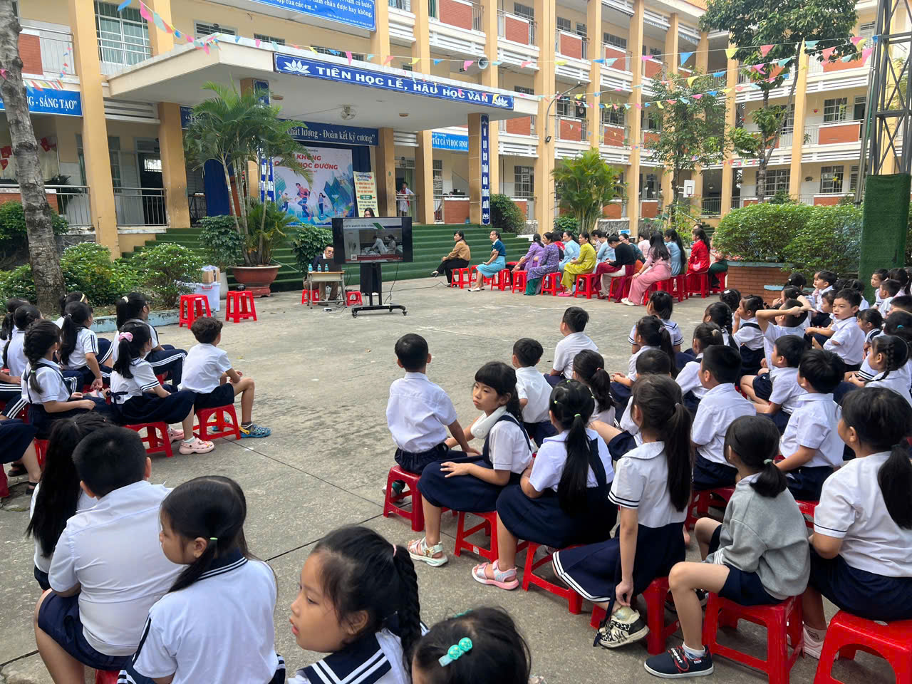 LIÊN ĐỘI TIỂU HỌC CHÁNH MỸ TỔ CHỨC SINH HOẠT CHỦ ĐIỂM          “XÂY DỰNG TÌNH BẠN ĐẸP – NÓI KHÔNG VỚI BẠO LỰC HỌC ĐƯỜNG” “TRƯỜNG HỌC THÂN THIỆN- LỚP HỌC HẠNH PHÚC- HỌC SINH YÊU THƯƠNG”   NĂM HỌC 2025 - 2026